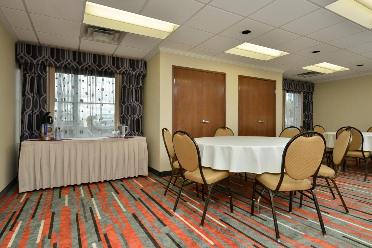 Holiday Inn Express Boston-Milford By Ihg Extérieur photo